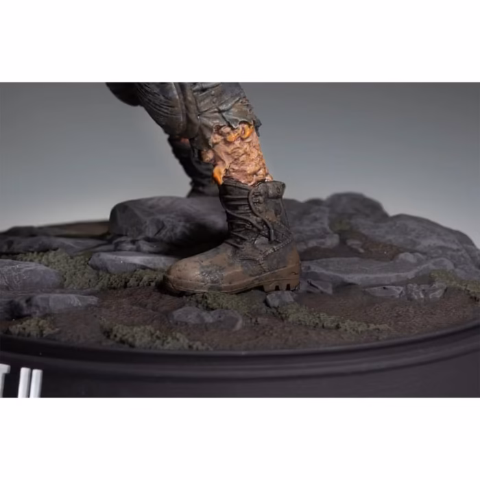 DARK HORSE – THE LAST OF US PART II™ – ARMORED CLICKER FIGURE - Görsel 6