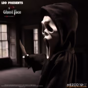 MEZCO TOYZ – LDD PRESENTS GHOST FACE™ DOLL - Görsel 3