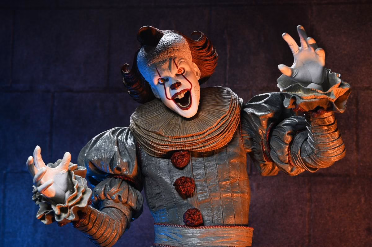 neca-it-welcome-to-derry-pennywise-1_4-action-figure-neca45426-01-s0-p5-1200x800-i45032 NECA IT: Welcome to Derry Pennywise 1/4 Scale Action Figure 46 cm - Görsel 1