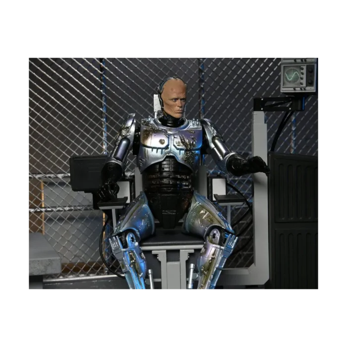 NECA – ROBOCOP™ – ULTIMATE BATTLE-DAMAGED ROBOCOP WITH CHAIR - Görsel 3